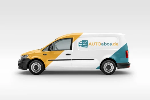 Es kann praktisch sein, einen Transporter flexibel zu abonnieren, anstatt fest zu kaufen. Man sieht einen VW Transporter von der Seite der mit dem Logo von Autoabos.de beklebt ist. Das Fot soll auf das Angebot von Autoabos für Transporter hinweisen.