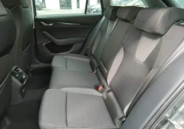 Angebotsdetails Skoda Octavia Skoda Octavia Combi Selection 1.5 TSI mHEV 110 kW (150 PS) 7-Gang-DSG Graphite-Grau Metallic