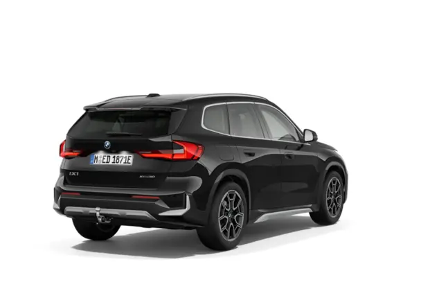 Angebotsdetails BMW iX1 xDrive30 Saphirschwarz metallic
