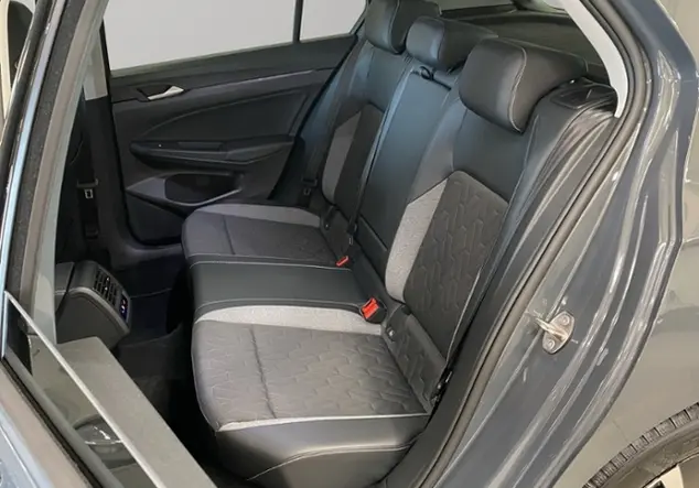 Angebotsdetails Volkswagen Golf Grau (Delfingrau Metallic)