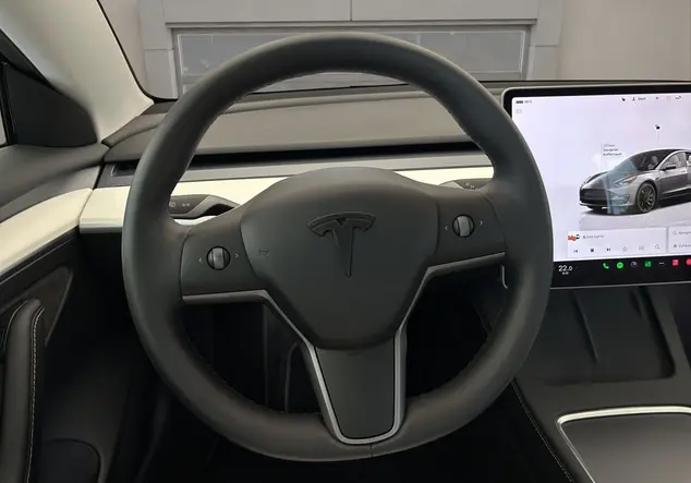 Angebotsdetails Tesla Model 3 schwarz (Solid Black)