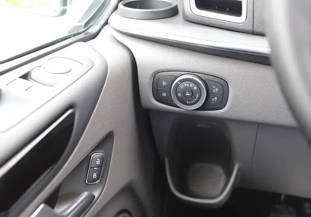 Angebotsdetails Ford Tourneo Chroma-Blau Metallic