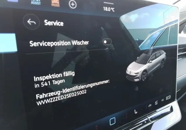 Angebotsdetails Volkswagen ID.7 Tourer Pro 82 kWh KLIMA NAVI ALU Blau (Aquamarinblau Metallic/Schwarz)