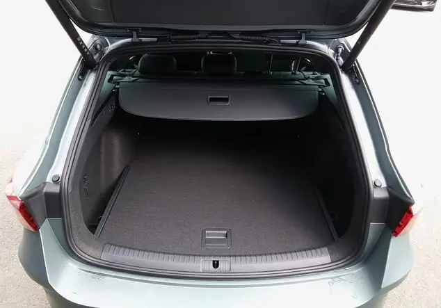 Angebotsdetails Cupra Leon Sportstourer Cupra Leon ST 1.5 eTSI 110 kW (150-PS) 7-Gang-DSG Enceladus Grau Matt