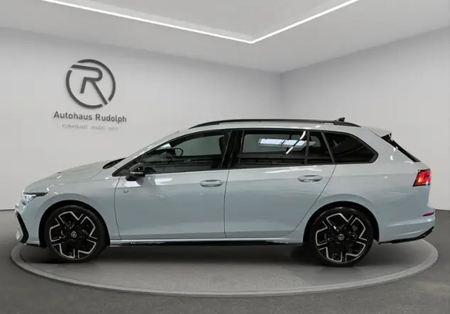 Angebotsdetails Volkswagen Golf VIII Variant R-Line 1.5 eTSI KLIMA Blau (Crystal Ice Blue Metallic)