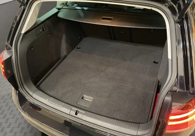 Angebotsdetails Volkswagen Golf Schwarz (Deep Black Perleffekt)