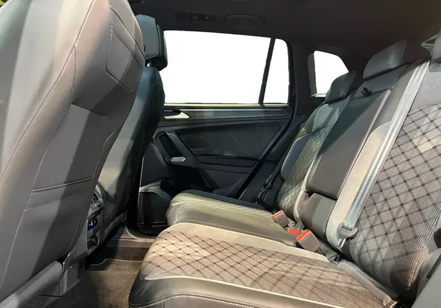 Angebotsdetails Volkswagen Tiguan Deep black perleffekt