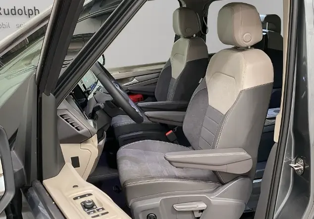 Angebotsdetails Volkswagen T7 Multivan 2.0 TDI 'Edition' lang / Grau (Indiumgrau Metallic/Deep Black Perleffekt)