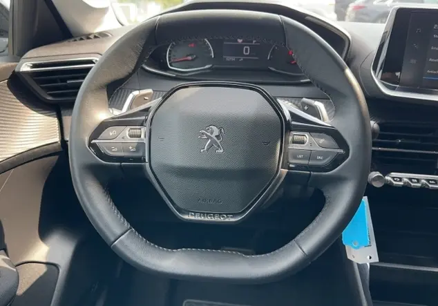 Angebotsdetails Peugeot 208 Lackierung schwarz perla nera/typ aussenverkleidung metallic-lackierung