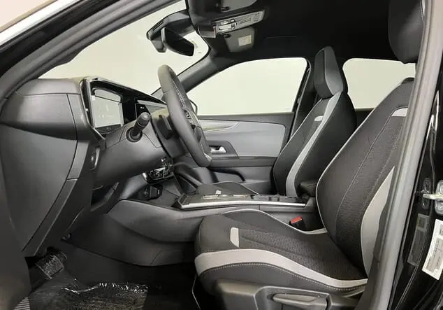 Angebotsdetails Opel Mokka Opel Mokka Edition 1.2 Direct Injection Turbo 96 kW (130 PS) 8-Gang Automatikgetriebe Karbon Schwarz Metallic