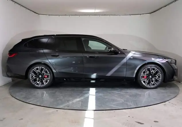 Angebotsdetails BMW 5er BMW 540d Touring 223 kW (303 PS) 8-Gang Steptronic xDrive Sophistograu Brillanteffekt metallic