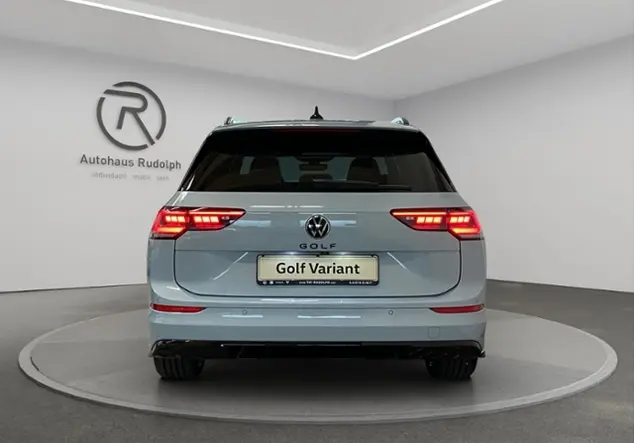 Angebotsdetails Volkswagen Golf VIII Variant R-Line 1.5 eTSI KLIMA Blau (Crystal Ice Blue Metallic)