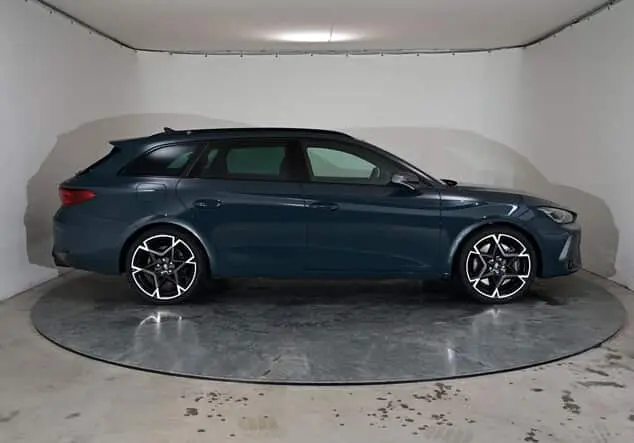Angebotsdetails Cupra Leon Sportstourer Cupra ST VZ 2.0 TSI 245 kW (333 PS) 7-Gang-DSG 4Drive Allrad Fiord Blau