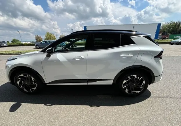 Angebotsdetails Kia Sportage Schwarz (Deluxeweià Metallic/Schwarz)