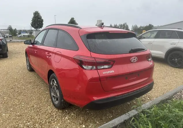 Angebotsdetails Hyundai i30 Kombi Hyundai i30 Wagon Family 1.5 T-GDI MHEV 103 kW (140 PS) 7-Gang-DSG Engine Red