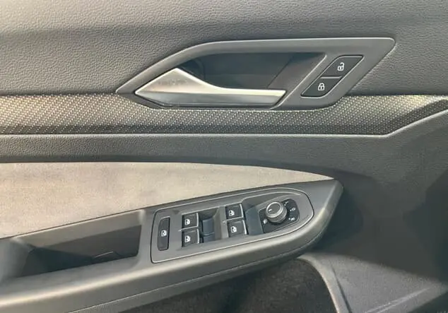 Angebotsdetails Volkswagen Golf Deep black perleffekt