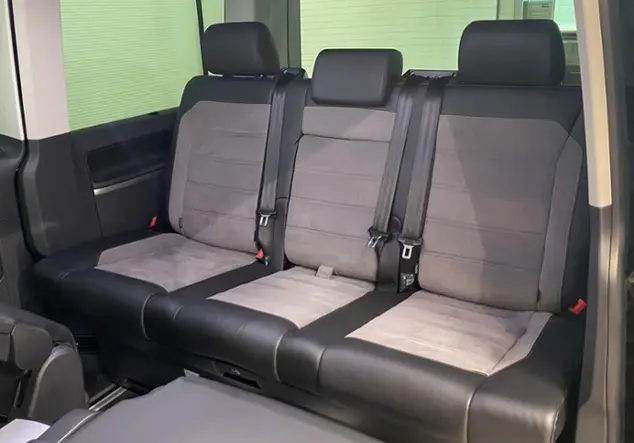 Angebotsdetails Volkswagen T6.1 Multivan 2.0 TDI Highline KR / Schwarz (Deep Black Perleffekt)