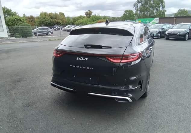 Angebotsdetails Kia ProCeed Kia ProCeed GT-Line 1.5 T-GDI 103 kW (140 PS) 6-Gang Black pearl metallic