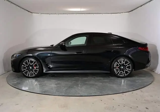 Angebotsdetails BMW 4er Gran Coupé BMW M440i Grand Coupe 275 kW (374 PS) 8-Gang Steptronic xDrive Saphirschwarz metallic