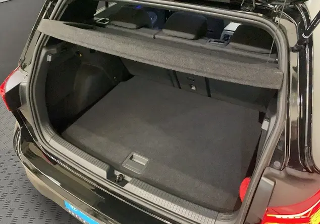 Angebotsdetails Volkswagen Golf Schwarz (Grenadillschwarz Metallic)