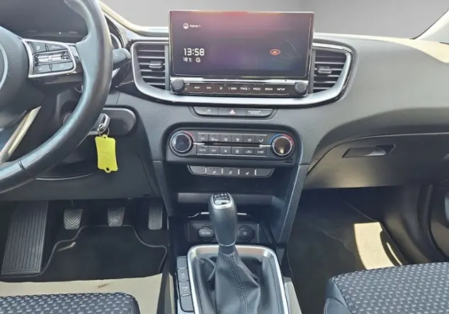 Angebotsdetails Kia XCeed 1,5 T-GDI Vision Kamera Beige ((L2B) COPPERSTONE MET.)