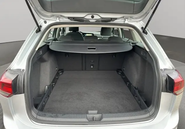 Angebotsdetails Volkswagen Golf Silber (Reflexsilber Metallic)