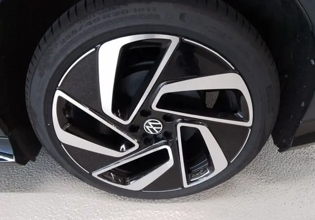 Angebotsdetails Volkswagen ID.7 Tourer Pro 82 kWh KLIMA NAVI ALU Blau (Aquamarinblau Metallic/Schwarz)