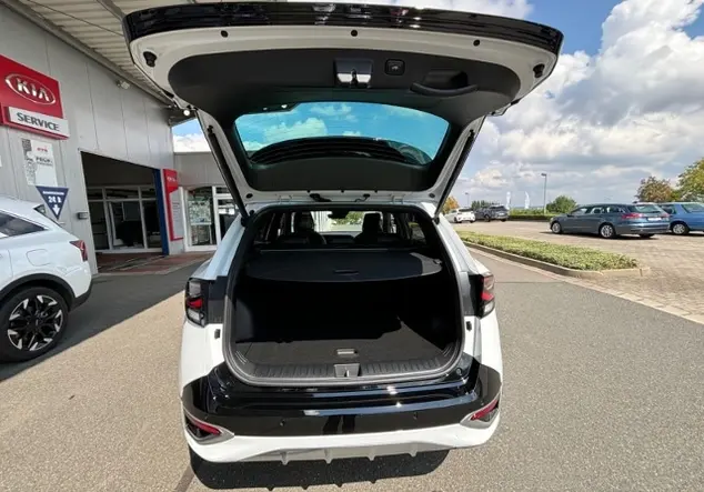 Angebotsdetails Kia Sportage Schwarz (Deluxeweià Metallic/Schwarz)