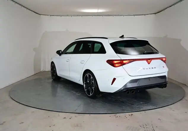 Angebotsdetails Cupra Leon Sportstourer Cupra Leon ST VZ 2.0 TSI 245 kW (333 PS) 7-Gang-DSG 4Drive Glacial Weiß Metallic