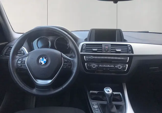 Angebotsdetails BMW 1er 120d, Schaltgetriebe, Sport Lederlenkrad, Diesel, PDC, Sitzheizung schwarz uni