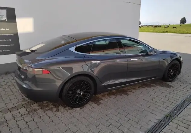 Angebotsdetails Tesla Model S Grau-Metallic