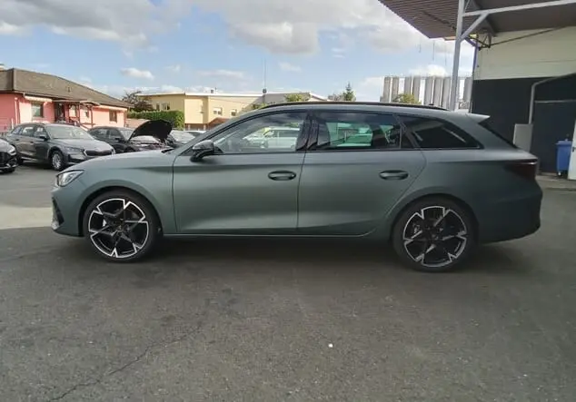Angebotsdetails Cupra Leon Sportstourer Cupra Leon ST 1.5 eTSI 110 kW (150-PS) 7-Gang-DSG Enceladus Grau Matt