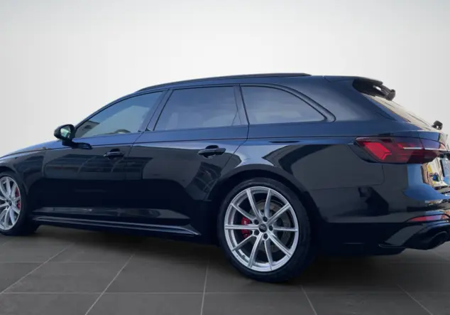 Angebotsdetails Audi RS4 Mythosschwarz Metallic