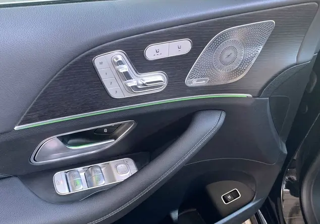 Angebotsdetails Mercedes-Benz GLE obsidianschwarz (metallic)