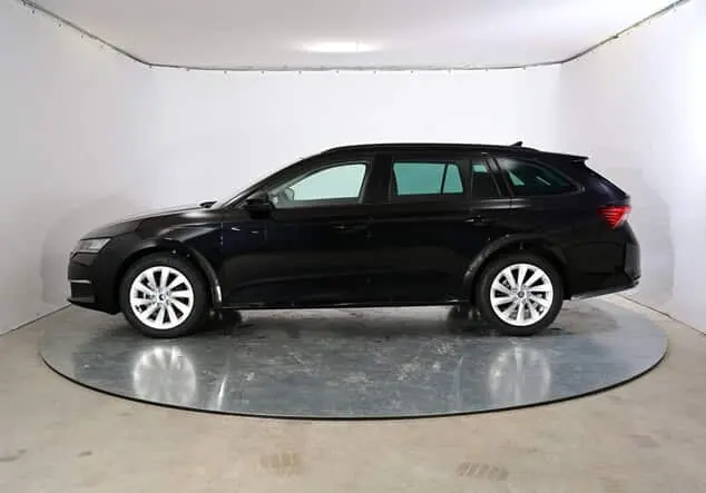 Angebotsdetails Skoda Octavia Skoda Octavia Combi Selection 1.5 TSI mHEV 110 kW (150 PS) 7-Gang-DSG Black-Magic Perleffekt