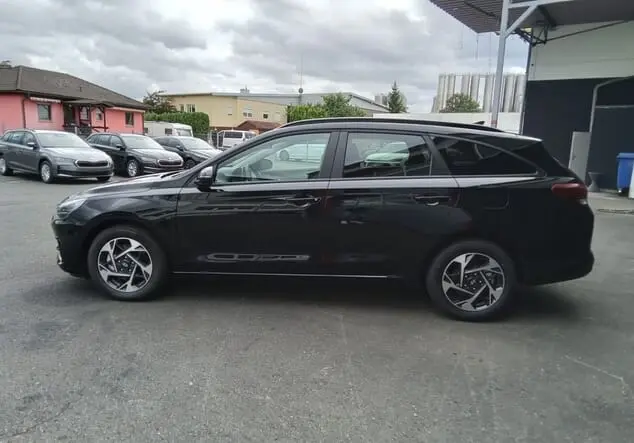 Angebotsdetails Hyundai i30 Kombi Hyundai i30 Wagon Family 1.5 T-GDI MHEV 103 kW (140 PS) 7-Gang-DSG Abyss Black Pearl