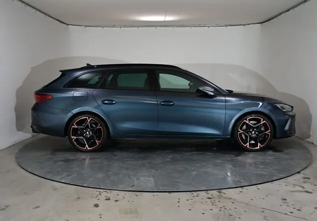 Angebotsdetails Cupra Leon Sportstourer Cupra Leon ST VZ 2.0 TSI 245 kW (333 PS) 7-Gang-DSG 4Drive Magnetic Grau Metallic