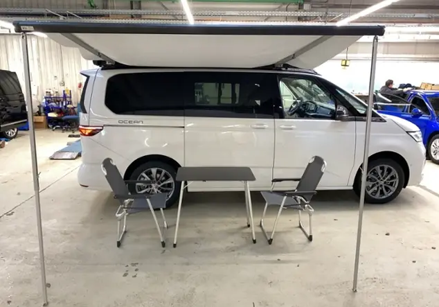 Angebotsdetails Volkswagen T7 California Ocean 2.0 TDI Langer Ãberhang Weià (Candy-Weià Deep Black Perleffekt)