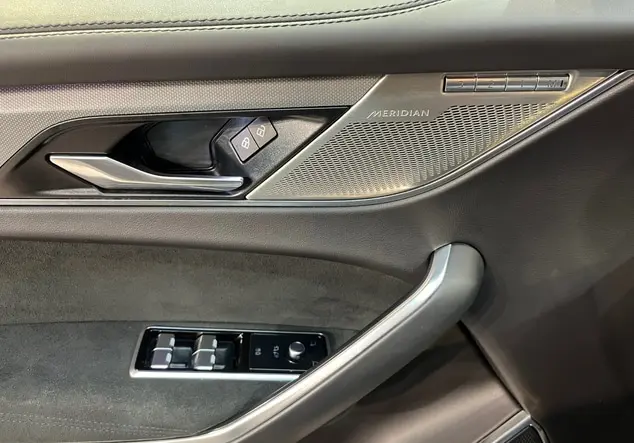 Angebotsdetails Jaguar F-Pace Eiger grey