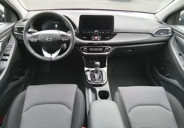Angebotsdetails Hyundai i30 Kombi Hyundai i30 Wagon Family 1.5 T-GDI MHEV 103 kW (140 PS) 7-Gang-DSG Abyss Black Pearl