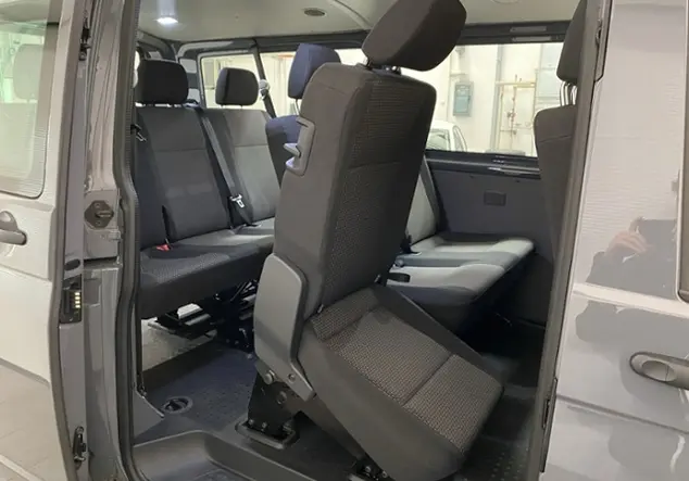Angebotsdetails Volkswagen T6.1 Kombi 2.0 TDI LR KLIMA NAVI Grau (Pure Grey)
