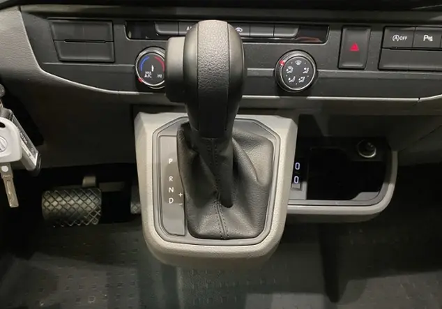 Angebotsdetails Volkswagen T6.1 Kombi 2.0 TDI LR KLIMA NAVI Grau (Pure Grey)