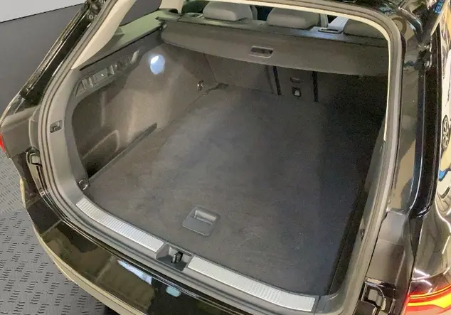 Angebotsdetails VW Passat Variant 2.0 TDI Business Schwarz (Grenadillschwarz Metallic)