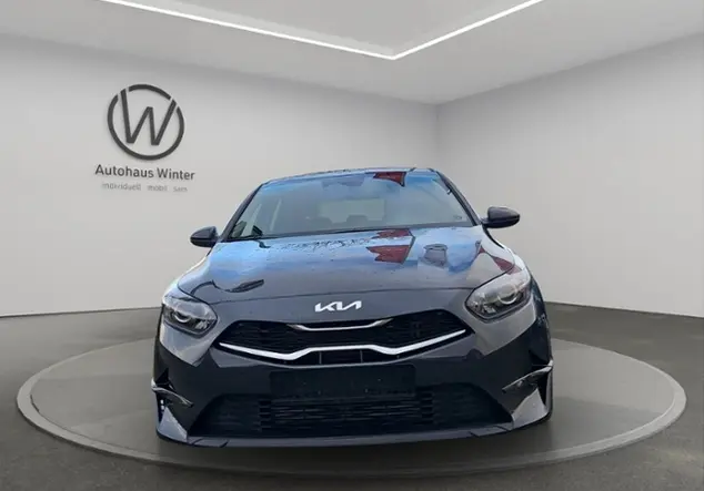 Angebotsdetails Kia Ceed Grau ((H8G) DARK PENTA METAL M)