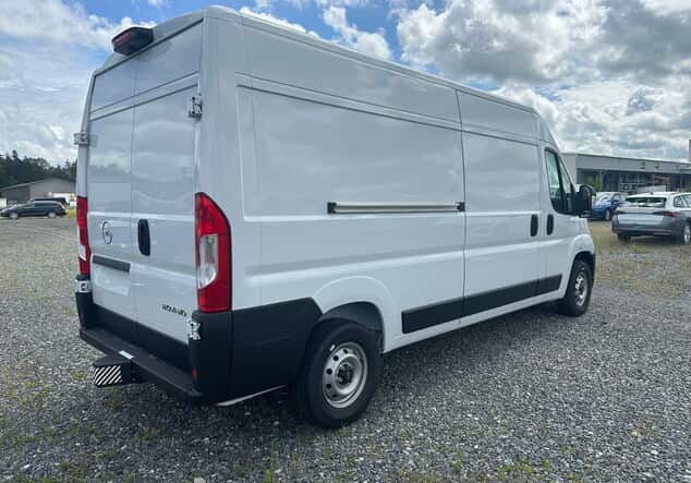 Angebotsdetails Opel Movano Basis Cargo Kastenwagen verblecht L3H2 3.5t Opel 2.2 BlueHDi 140 103 kW (140 PS) 6-Gang Cassablanca WeiÃ/WeiÃ