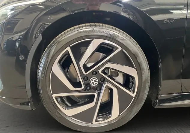 Angebotsdetails Volkswagen ID.7 Pro S 210 kW (286 PS) 86 kWh KLIMA NAVI Schwarz (Grenadillschwarz Metallic)