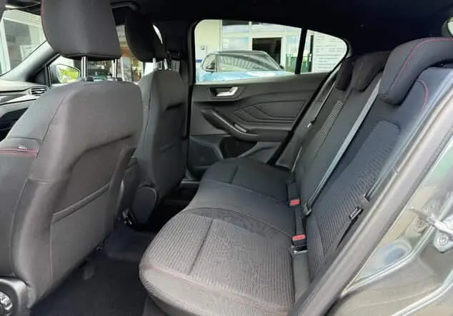 Angebotsdetails Ford Focus ST-Line Grau