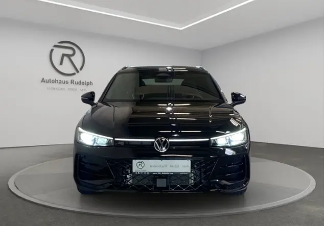 Angebotsdetails Volkswagen Passat Variant B9 1.5 eHybrid R-Line 'Black Schwarz (Grenadillschwarz Metallic)