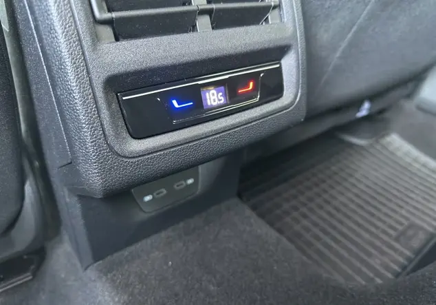 Angebotsdetails Volkswagen Golf Blau (Anemonenblau Metallic)