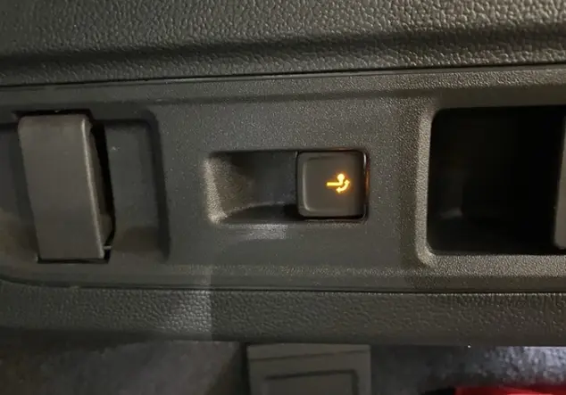 Angebotsdetails Volkswagen Passat Variant B9 1.5 TSI eHybrid Business / Schwarz (Grenadillschwarz Metallic)